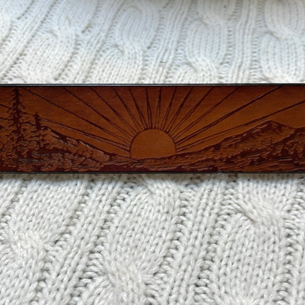 NWT Men’s 54” belt. Eagle Leather Works Embossed Eagle, sun, mountains 5 holes